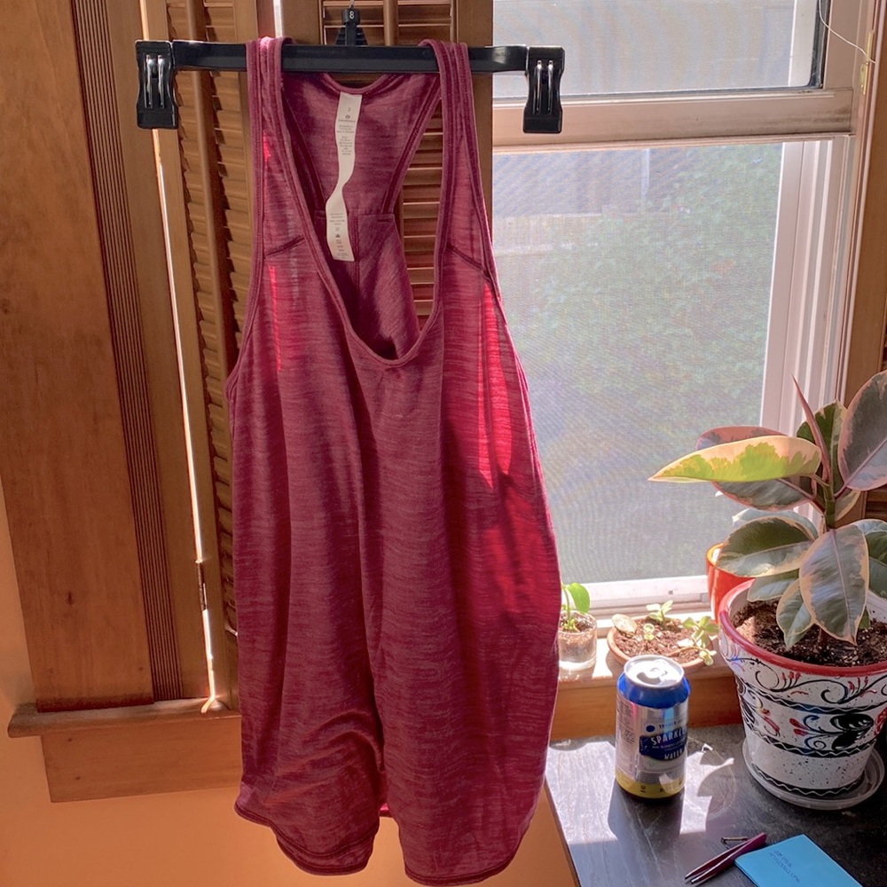 Lululemon maroon tank
